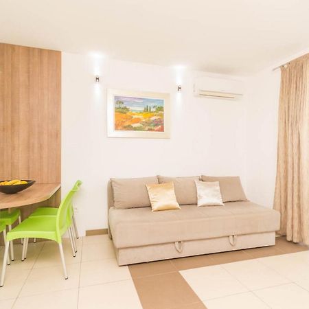 Apartments In Njivice/Insel Krk 13314 ภายนอก รูปภาพ
