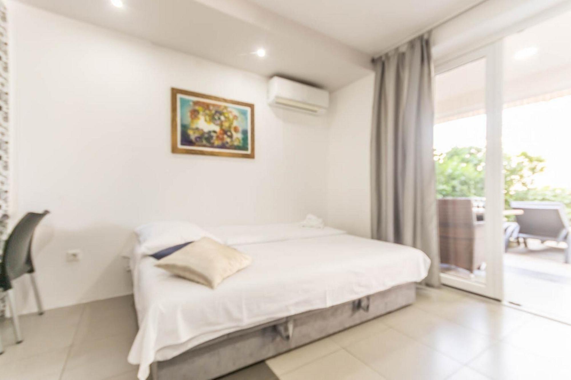 Apartments In Njivice/Insel Krk 13314 ภายนอก รูปภาพ